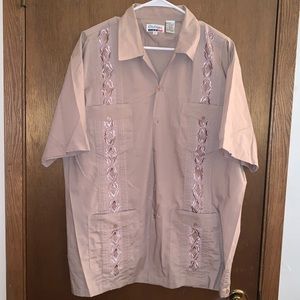 tan guayabera